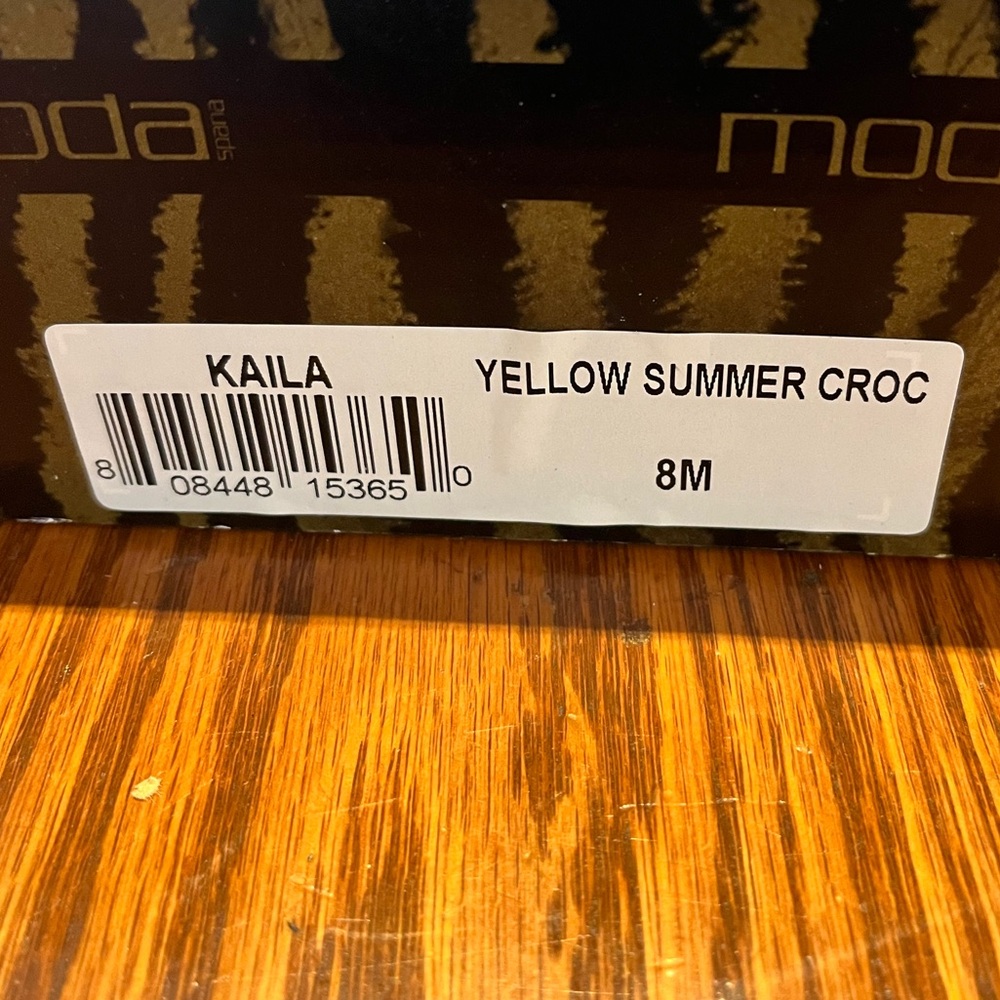 NIB Moda Kaila Yellow Platform Sandals, Size 8 - Picture 4 of 5